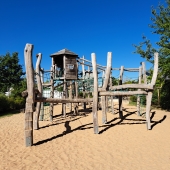 Bild vom Spielplatz anzeigen.