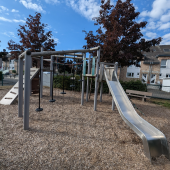 Bild vom Spielplatz anzeigen.