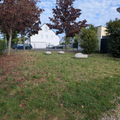 Bild vom Spielplatz anzeigen.