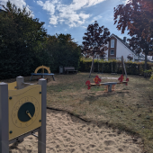 Bild vom Spielplatz anzeigen.