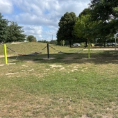 Bild vom Spielplatz anzeigen.