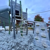 Bild vom Spielplatz anzeigen.