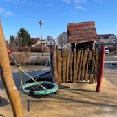 Bild vom Spielplatz anzeigen.