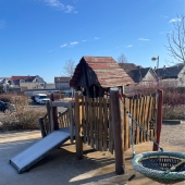 Bild vom Spielplatz anzeigen.