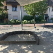 Bild vom Spielplatz anzeigen.