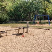 Bild vom Spielplatz anzeigen.