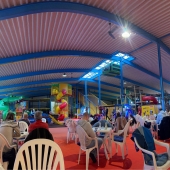 Bild vom Spielplatz anzeigen.