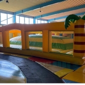 Bild vom Spielplatz anzeigen.