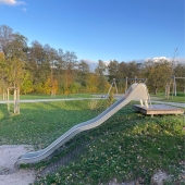 Spielplatz Mehrgenerationen Spielplatz am Badesee:Bild hochgeladen am 2025-10-24 15:16:51 Bild vom Spielplatz anzeigen.