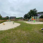 Bild vom Spielplatz anzeigen.