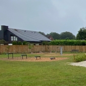 Bild vom Spielplatz anzeigen.