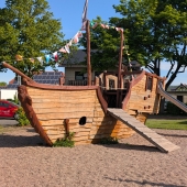 Bild vom Spielplatz anzeigen.