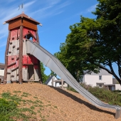 Bild vom Spielplatz anzeigen.