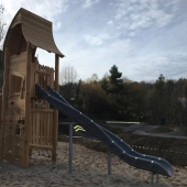 Bild vom Spielplatz anzeigen.