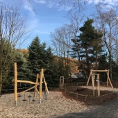 Bild vom Spielplatz anzeigen.