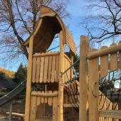 Bild vom Spielplatz anzeigen.