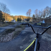 Bild vom Spielplatz anzeigen.