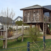 Bild vom Spielplatz anzeigen.