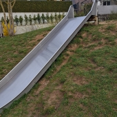 Bild vom Spielplatz anzeigen.