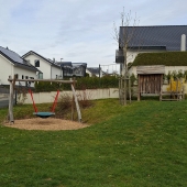 Bild vom Spielplatz anzeigen.