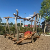 Bild vom Spielplatz anzeigen.