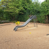 Bild vom Spielplatz anzeigen.