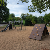 Bild vom Spielplatz anzeigen.