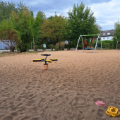 Bild vom Spielplatz anzeigen.