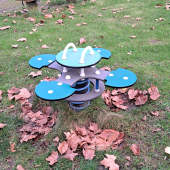 Bild vom Spielplatz anzeigen.