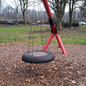 Bild vom Spielplatz anzeigen.