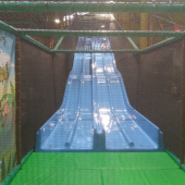 Bild vom Spielplatz anzeigen.