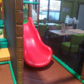 Bild vom Spielplatz anzeigen.