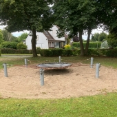 Bild vom Spielplatz anzeigen.