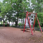Bild vom Spielplatz anzeigen.