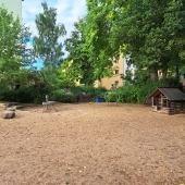 Bild vom Spielplatz anzeigen.