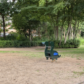 Bild vom Spielplatz anzeigen.