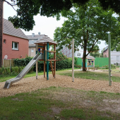 Bild vom Spielplatz anzeigen.