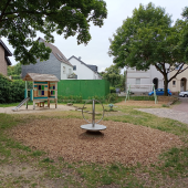 Bild vom Spielplatz anzeigen.