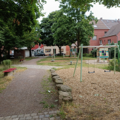 Bild vom Spielplatz anzeigen.