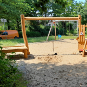 Bild vom Spielplatz anzeigen.