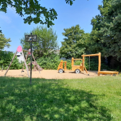 Bild vom Spielplatz anzeigen.