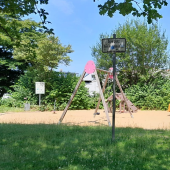 Bild vom Spielplatz anzeigen.