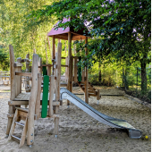 Bild vom Spielplatz anzeigen.