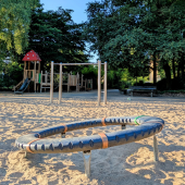 Bild vom Spielplatz anzeigen.