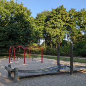 Bild vom Spielplatz anzeigen.