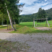 Bild vom Spielplatz anzeigen.