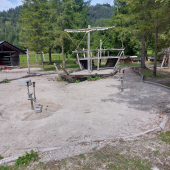 Bild vom Spielplatz anzeigen.