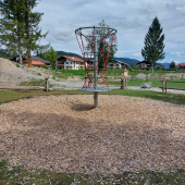 Bild vom Spielplatz anzeigen.