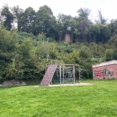 Bild vom Spielplatz anzeigen.