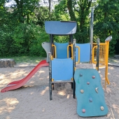 Bild vom Spielplatz anzeigen.